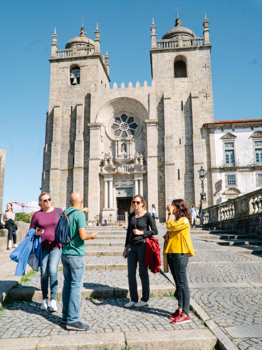 Tour guide and group in front of the Porto cathedral
