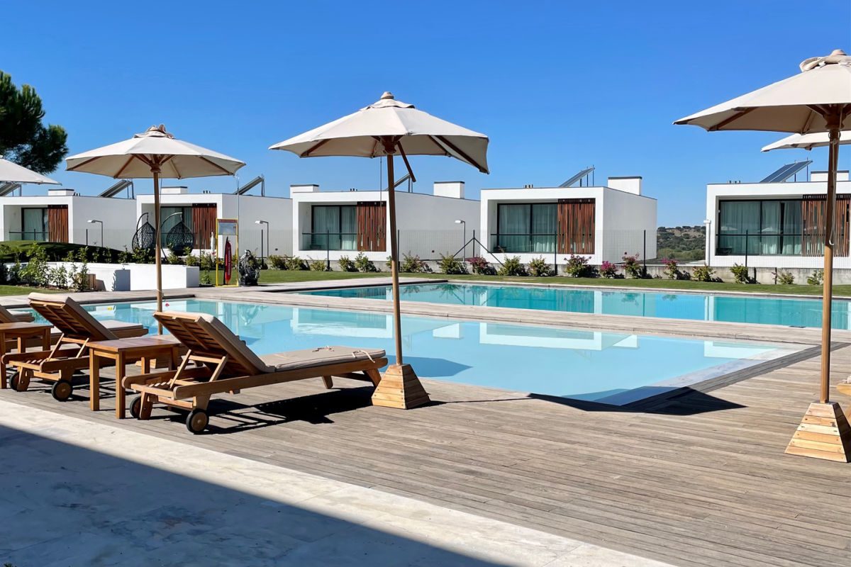 Pool and villa suites at the Evora Farm Hotel