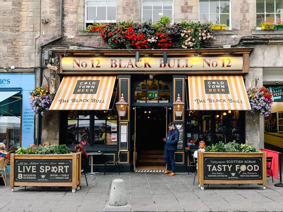 No 12 Black Bull Pub in Grassmarket Edinburgh