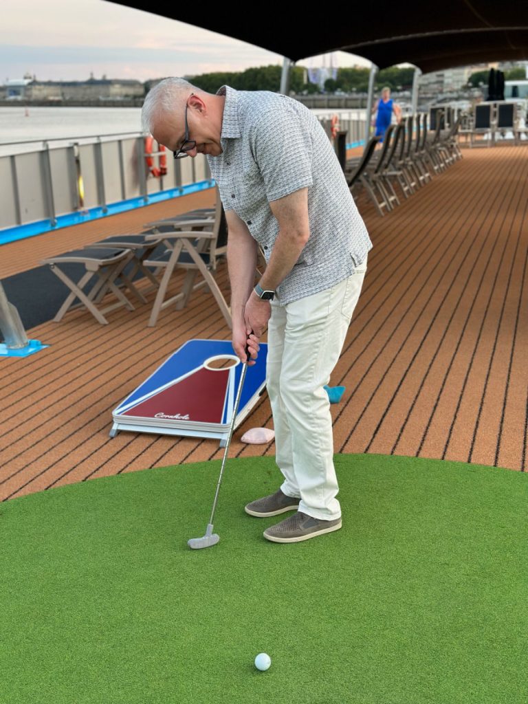 Putting green on the AmaDolce