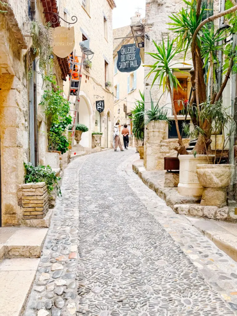 Saint Paul de Vence shops and galleries
