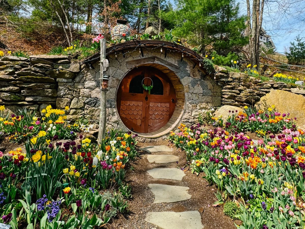 Hobbit House with tulips at The Preserve