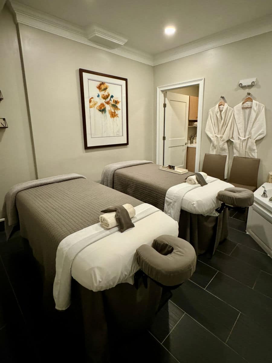 OH! Spa couples massage treatment room