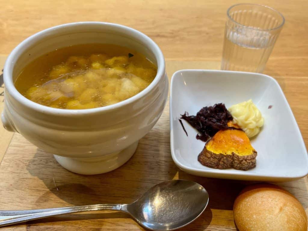 Tortellini di brodo at Sfoglia Rina in Bologna