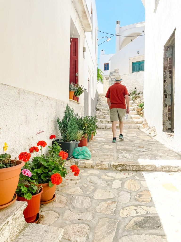 Apairanthos naxos street